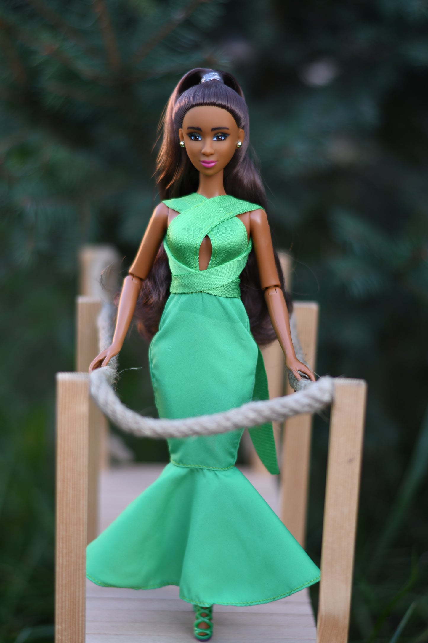 Keisha 11.5" Fresh Doll – Posable Fashion Doll with Fresh Finity Wear & Signature Green Bottom Shoes Collectible Doll for Kids 6+