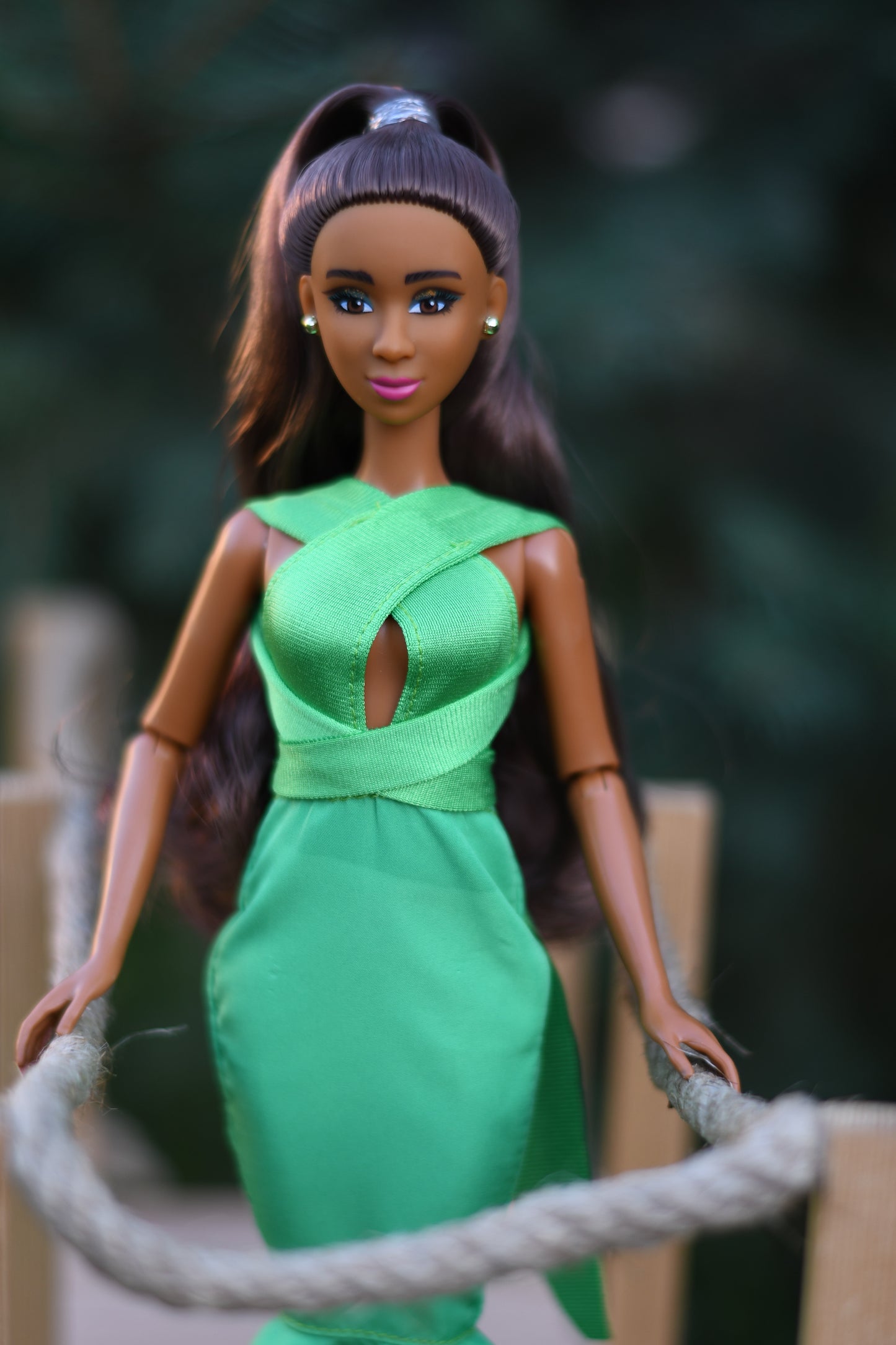 Keisha 11.5" Fresh Doll – Posable Fashion Doll with Fresh Finity Wear & Signature Green Bottom Shoes Collectible Doll for Kids 6+