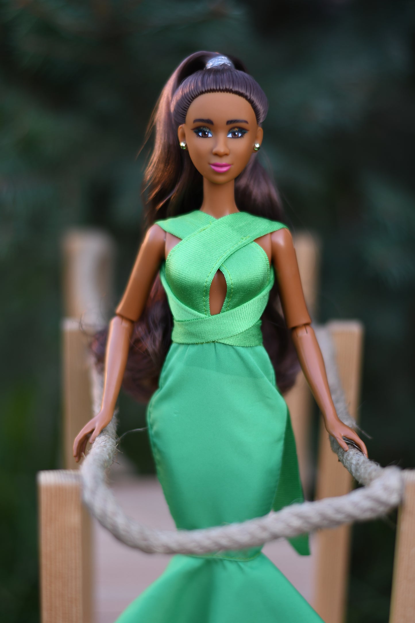 Keisha 11.5" Fresh Doll – Posable Fashion Doll with Fresh Finity Wear & Signature Green Bottom Shoes Collectible Doll for Kids 6+