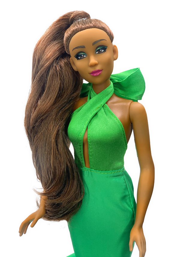 Keisha 11.5" Fresh Doll – Posable Fashion Doll with Fresh Finity Wear & Signature Green Bottom Shoes Collectible Doll for Kids 6+